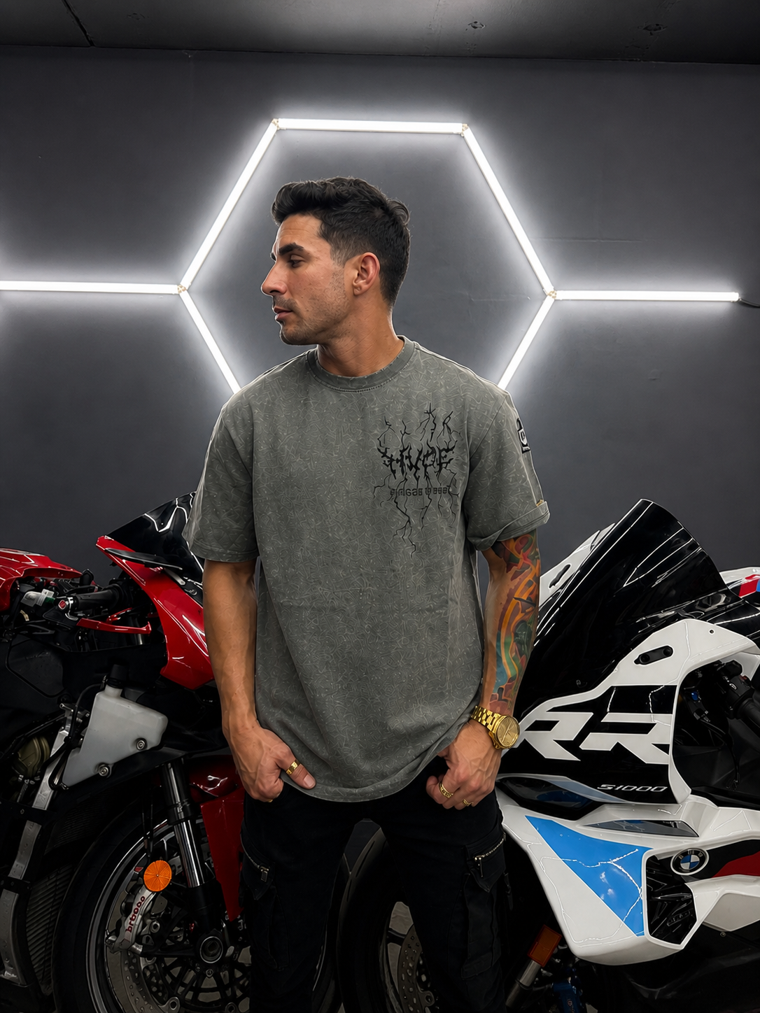 Playera oversized premium en color gris lavado con diseño exclusivo estilo streetwear
