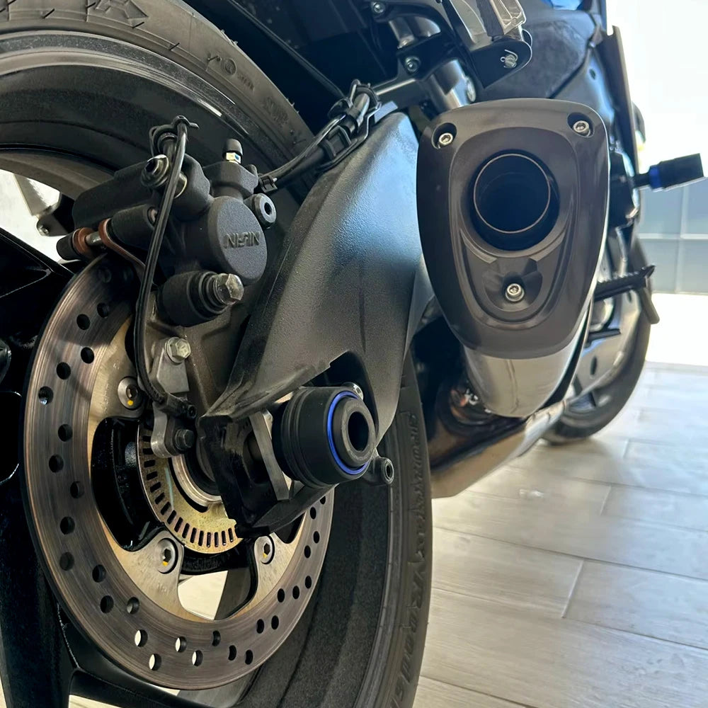 🔥 Protectores de Eje Delantero y Trasero (Axle Sliders) Suzuki GSX-S 1000 / GSX-R 1000 (2015-2025) 🔥