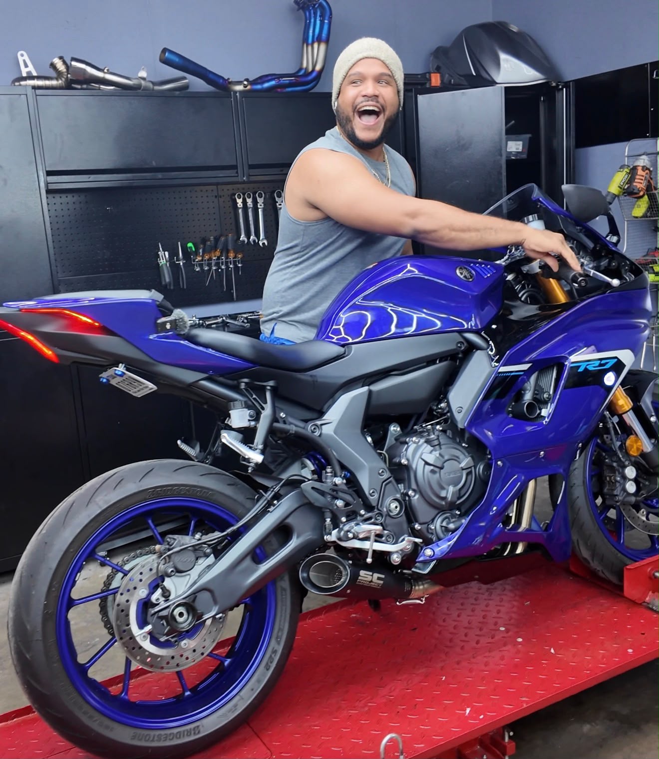 **Sistema de Escape Completo Full System para Yamaha YZF-R7 2021-2026 con Silenciador Negro**
